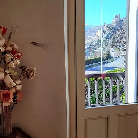 Cretallaz - Rustic House In Strategic Location With Castle View, Free Parking And Wifi * 셍피에르