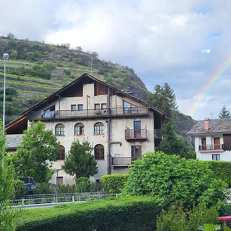 Cretallaz - Rustic House In Strategic Location With Castle View, Free Parking And Wifi 셍피에르